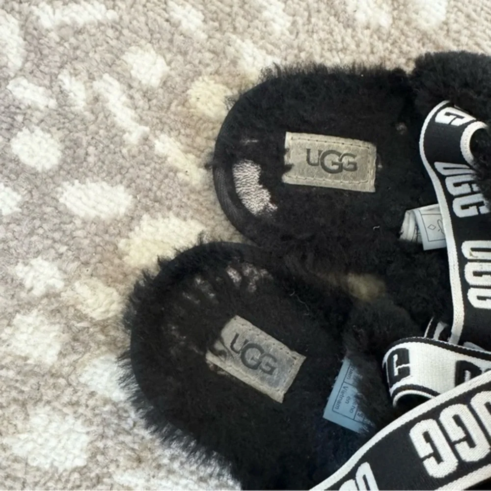 UGG Oh Yeah Girl’s Black‎ Sheepskin Slingback Slipper Sandals Size 12